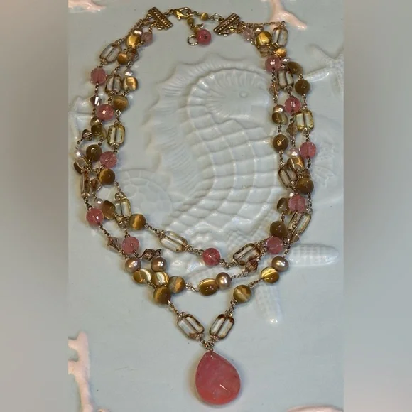 NWT! Elegant Boutique Pink and Gold Multi-Strand Necklace! 🌸 - Picture 3 of 3